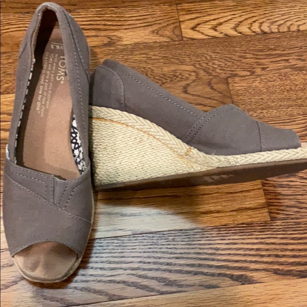 Toms espadrilles